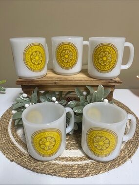 Mid-Century milk glass 8 oz gold/yellow medallion logo set of (5)